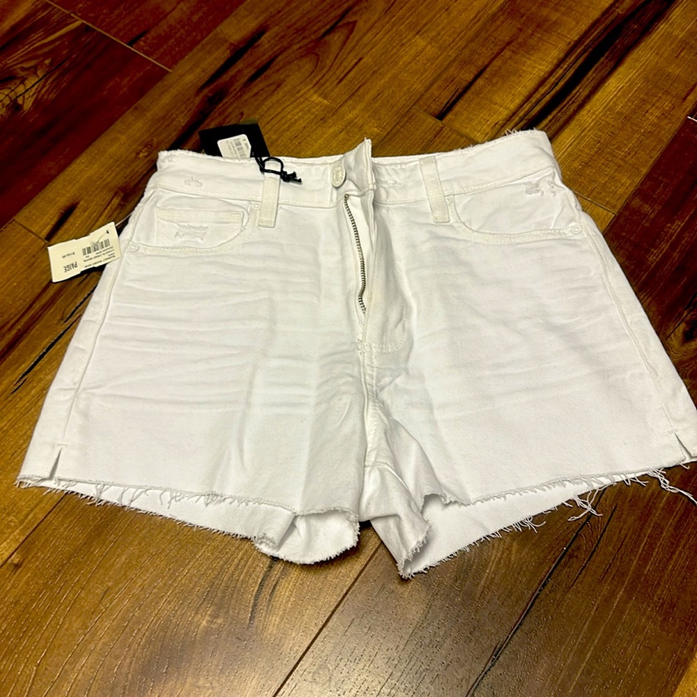 Short Raw Hem 🚨Pair these cuties with some heels or sandals‼️